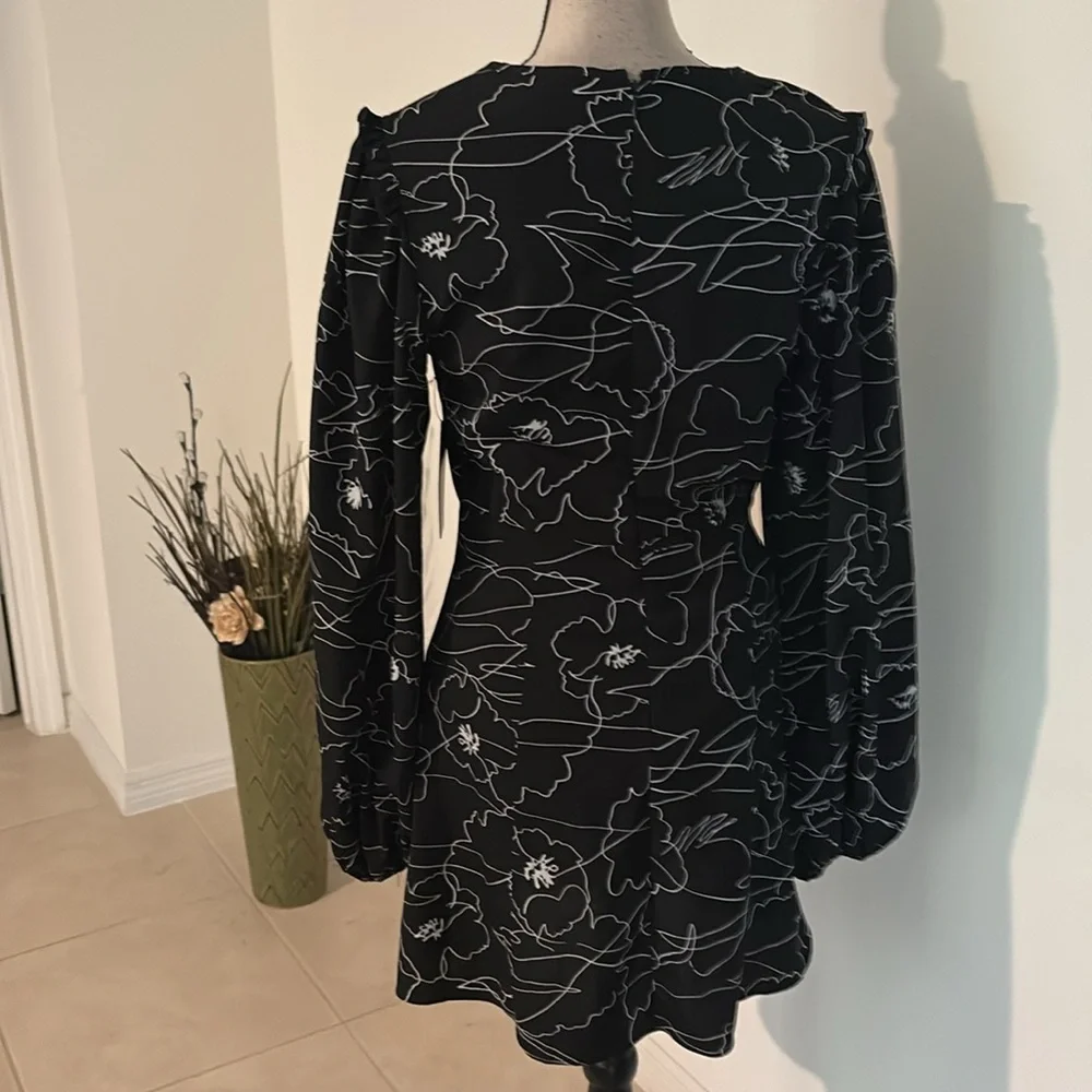 NWT $68 Lulu’s small dress floral 800 - Picture 6 of 8